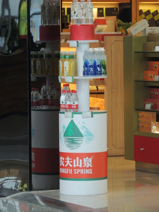 這個中島柜長出了瓶蓋