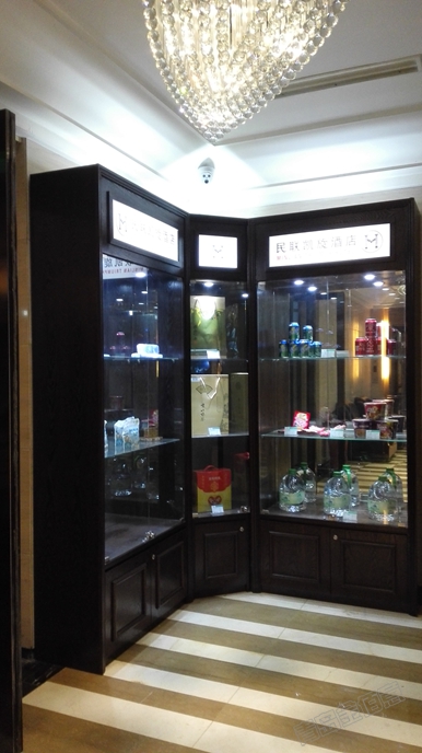 煙酒展示柜，實木效果，高檔不貴