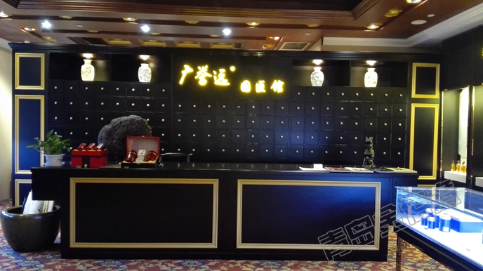 國醫(yī)館中藥柜，古今結(jié)合