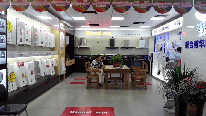 這個凈水展柜挺吸引人的