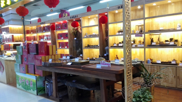 名煙名酒展柜，實木的，打光