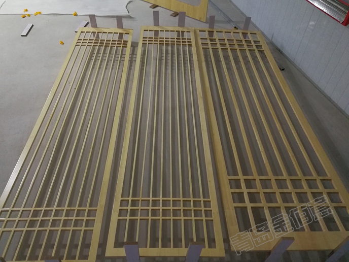 實(shí)木鏤空雕花