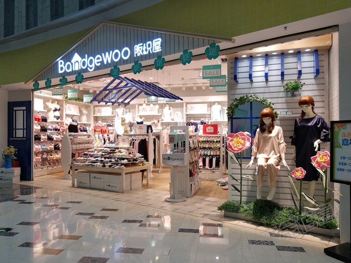 家居服展柜展示柜