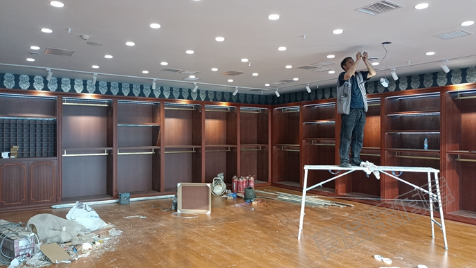 服裝定制連鎖店服裝展柜